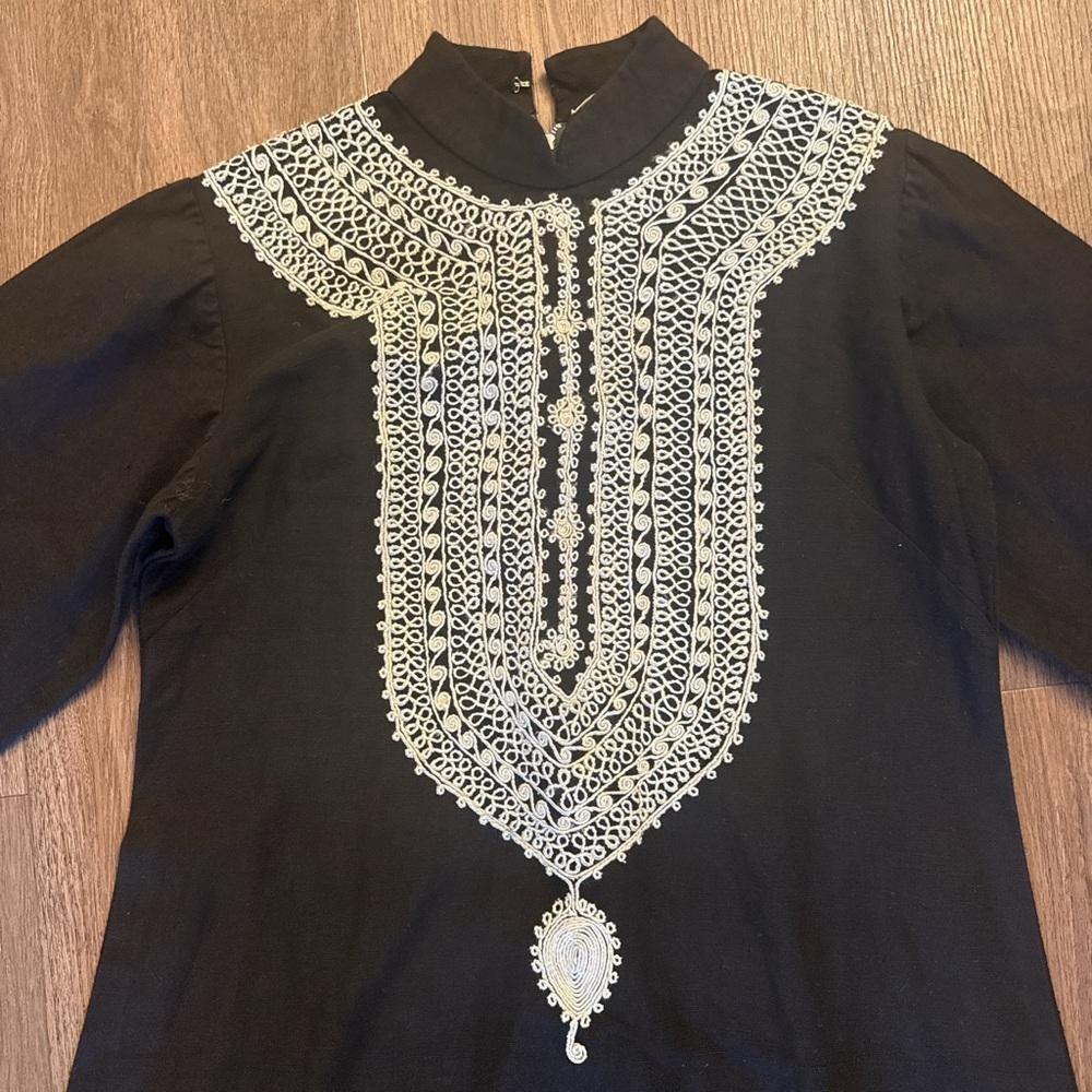 vintage 1970's Black Maxi Dress with White embroidered Trim, large - Picture 3 of 9